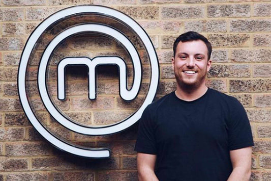 Le finaliste de MasterChef 2021, Mike Tomkins, décrit les produits de Santokuknives comme "le meilleur du jeu"
