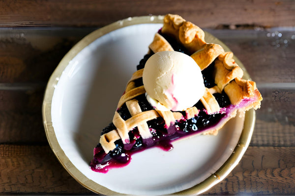 Tarte aux mûres classiques avec une croûte en treillis