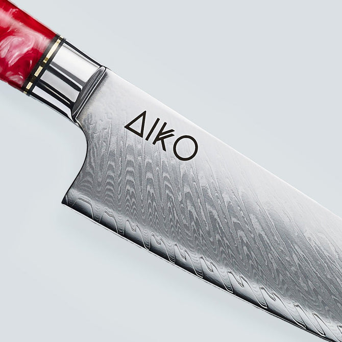 Couteau en acier Damas rouge Aiko avec manche en résine rouge colorée